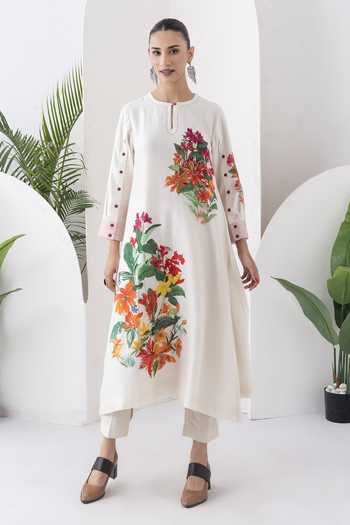 Buy_Haute Mess_Ivory Silk, Chanderi Keyhole Neck Printed Kurta And Pant Set _at_Aza_Fashions