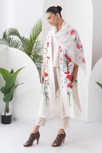 Haute Mess_Ivory Silk, Chanderi V-neck Printed Kurta And Pant Set _Online_at_Aza_Fashions