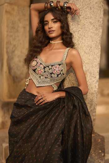 Bhumika Sharma_Black Organza Sweetheart Neck Rose Print Saree With Bustier _Online_at_Aza_Fashions