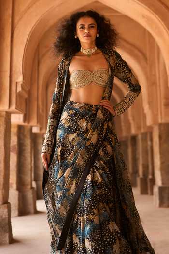 Bhumika Sharma_Black Lycra Sweetheart , Open Maya Printed Saree And Jacket Set _Online_at_Aza_Fashions
