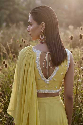 Basanti Kapde aur Koffee_Green Chinon Square Neck Ruffle Draped Saree With Blouse _Online_at_Aza_Fashions