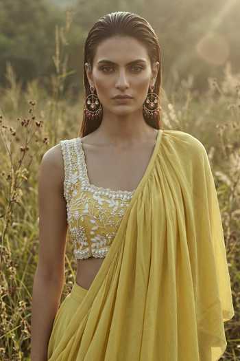 Buy_Basanti Kapde aur Koffee_Green Chinon Square Neck Ruffle Draped Saree With Blouse _Online_at_Aza_Fashions