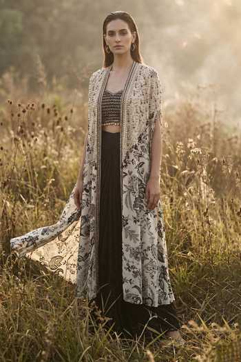 Buy_Basanti Kapde aur Koffee_Black Chantilly, Crepe Sweetheart Neck, Open Midnight Fleur Embroidered Cape Set _at_Aza_Fashions