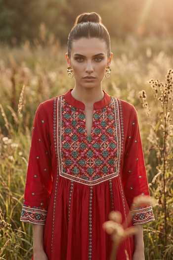 Basanti Kapde Aur Koffee_Red Chanderi Mandarin Collar, Yes Crimson Phulkari Kurta Set _Online_at_Aza_Fashions