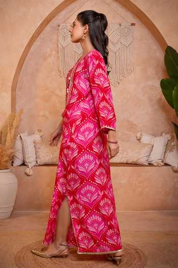 Sajeda A Lehry_Pink Split V-neck Shaan Red Fan Digital Print Kurta _Online_at_Aza_Fashions