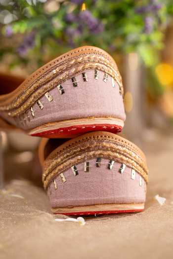 Buy_House of Vian_Pink Qurbat Zari Embroidered Juttis _Online_at_Aza_Fashions