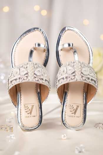 Shop_House of Vian_Ivory Hasteen Embroidered Kolhapuris _at_Aza_Fashions