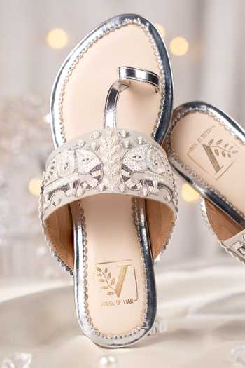 Buy_House of Vian_Ivory Hasteen Embroidered Kolhapuris _Online_at_Aza_Fashions