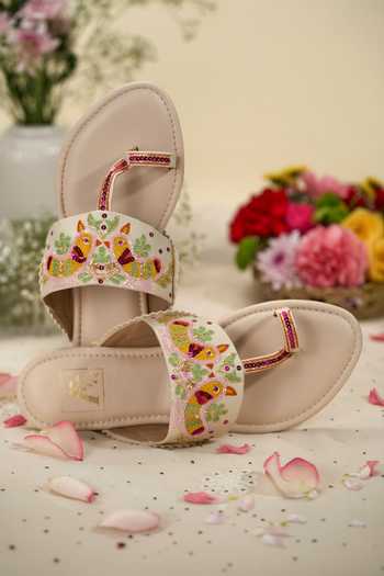 Buy_House of Vian_Cream Bulbul Bird Embroidered Kolhapuris _at_Aza_Fashions