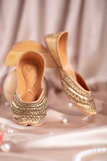 House of Vian_Gold Sahiba Embroidered Juttis _Online_at_Aza_Fashions