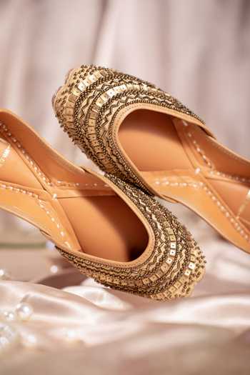 Buy_House of Vian_Gold Sahiba Embroidered Juttis _Online_at_Aza_Fashions