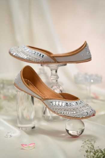 House Of Vian_Silver Yasmeen Embellished Juttis _Online_at_Aza_Fashions