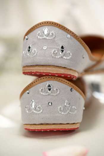 Shop_House Of Vian_Silver Yasmeen Embellished Juttis _Online_at_Aza_Fashions