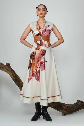 Buy_The Dramebaaz CO_Blush Silk V-neck Petals After Time Skirt Set _at_Aza_Fashions