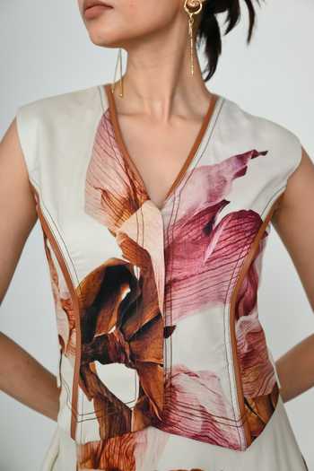 Buy_The Dramebaaz CO_Blush Silk V-neck Petals After Time Skirt Set 