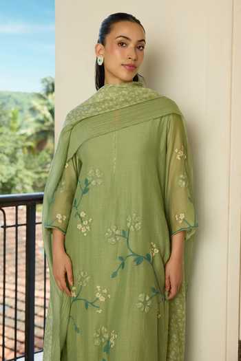 Buy_Vaayu_Green Muslin, Cotton Open Neck, Yes Sage Applique Work Kurta Set _Online_at_Aza_Fashions