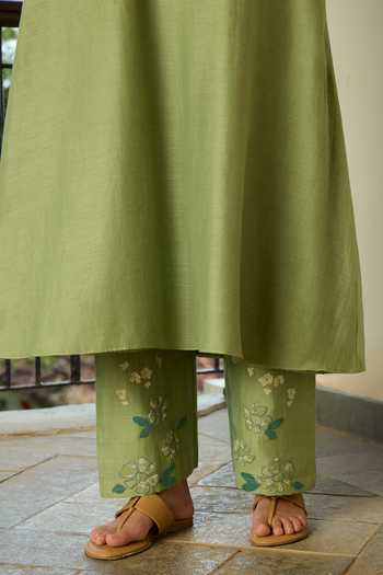 Vaayu_Green Cotton, Muslin Keyhole Neck, Yes Sage Applique Work Kurta And Pant Set _at_Aza_Fashions