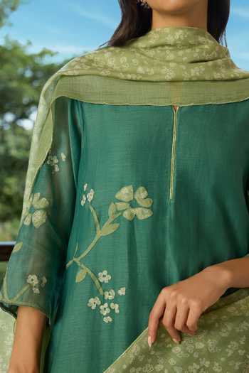 Buy_Vaayu_Green Muslin, Cotton Jade Applique Embroidered Kurta Set 