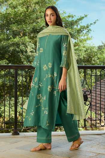 Vaayu_Green Muslin, Cotton Jade Applique Embroidered Kurta Set _Online