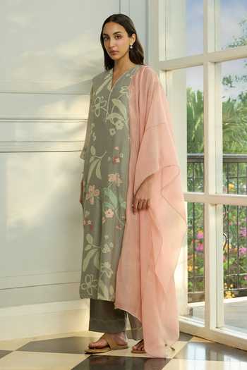 Buy_Vaayu_Grey Muslin, Cotton V-neck Slate Thread Embroidered Kurta Set _Online_at_Aza_Fashions
