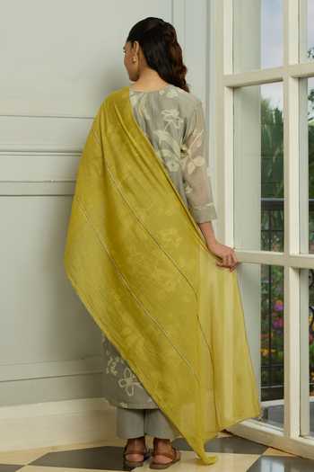 Buy_Vaayu_Grey Muslin, Cotton V-neck Slate Floral Embroidered Kurta Set 