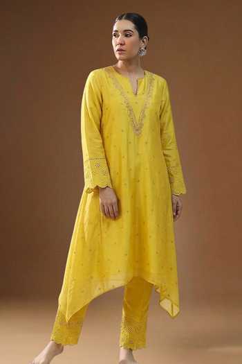 Buy_Arpita Sulakshana_Mustard Chanderi, Silk V-neck, Yes Sakhi Noor Zard Kurta And Pant Set _at_Aza_Fashions