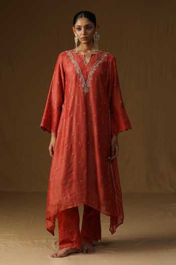 Arpita Sulakshana_Orange Chanderi, Silk V-neck, Yes Sakhi Noor Narangi Kurta And Pant Set _at_Aza_Fashions