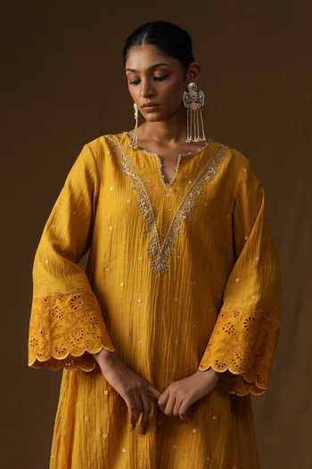 Arpita Sulakshana_Mustard Chanderi V-neck, Yes Sakhi Noor Swarn Kurta Set _at_Aza_Fashions