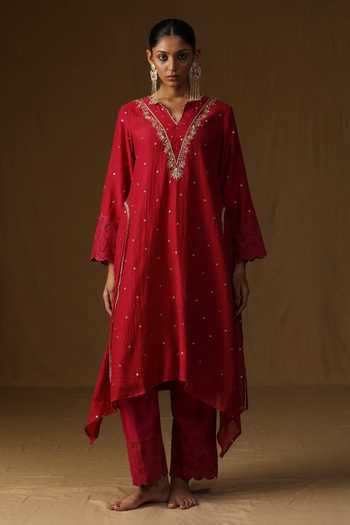 Buy_Arpita Sulakshana_Red Chanderi V-neck, Yes Sakhi Noor Gulab Kurta And Pant Set _Online_at_Aza_Fashions