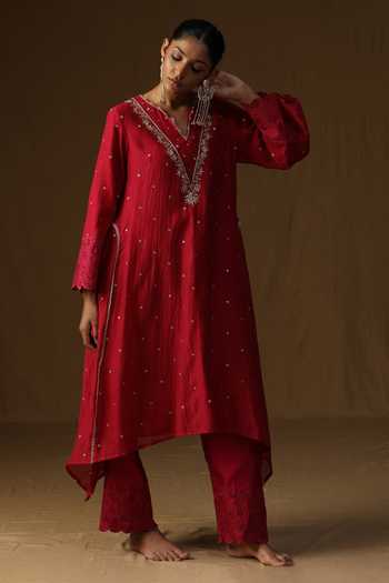 Arpita Sulakshana_Red Chanderi V-neck, Yes Sakhi Noor Gulab Kurta And Pant Set _at_Aza_Fashions