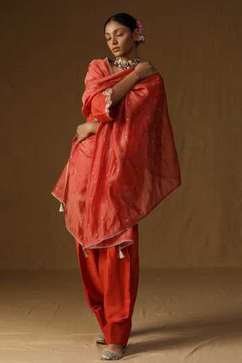 Arpita Sulakshana_Orange Silk V-neck Vrinda Kesariya Embroidered Kurta Set _Online_at_Aza_Fashions