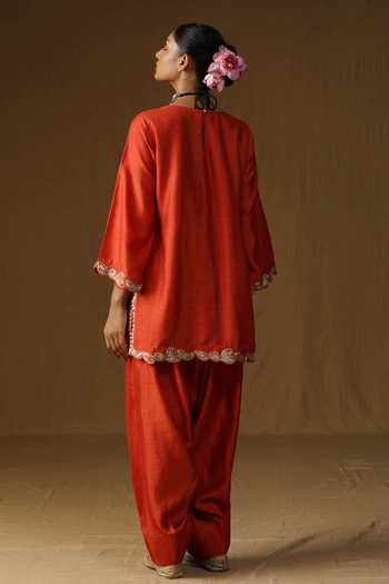 Shop_Arpita Sulakshana_Orange Silk V-neck Vrinda Kesariya Embroidered Kurta Set _at_Aza_Fashions