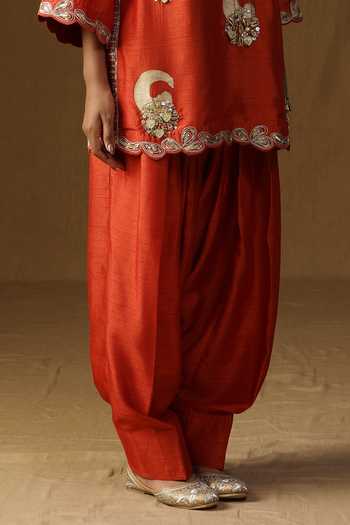 Shop_Arpita Sulakshana_Orange Silk V-neck Vrinda Kesariya Embroidered Kurta Set _Online_at_Aza_Fashions