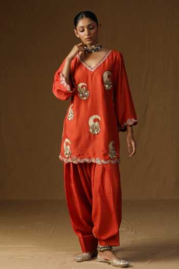 Arpita Sulakshana_Orange Silk V-neck Vrinda Kesariya Embroidered Kurta Set _at_Aza_Fashions