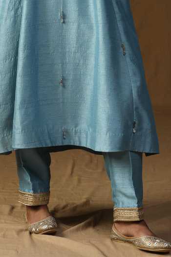 Arpita Sulakshana_Blue Silk V-neck Madhavi Aabha Neel Embroidered Kurta Set _at_Aza_Fashions