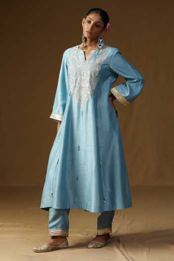 Buy_Arpita Sulakshana_Blue Silk V-neck Madhavi Aabha Neel Embroidered Kurta Set 