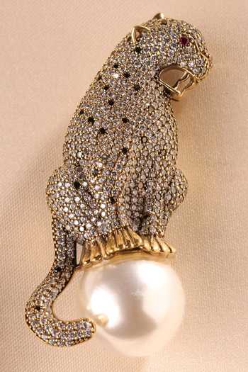 Shop_Mrjewels_Black Panther Pearl Embellished Brooch _at_Aza_Fashions