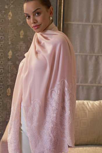 Mauli Cashmere_Ivory Paisley Crest Embroidered Stole _Online_at_Aza_Fashions