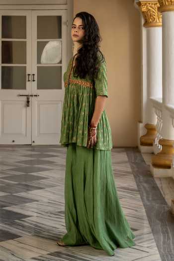 Nimbu Mirchi_Green Chanderi V-neck, Yes Ragini Embroidered Peplum Kurta With Palazzo _Online_at_Aza_Fashions
