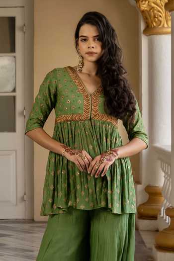 Buy_Nimbu Mirchi_Green Chanderi V-neck, Yes Ragini Embroidered Peplum Kurta With Palazzo _Online_at_Aza_Fashions