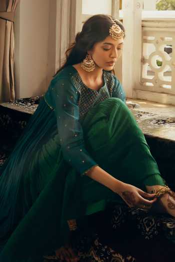 Nimbu Mirchi_Green Chanderi, Silk, Viscose Split V-neck Tahira Embroidered Kurta Set _Online_at_Aza_Fashions