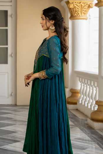 Buy_Nimbu Mirchi_Green Chanderi, Silk, Viscose Split V-neck Tahira Embroidered Kurta Set _Online_at_Aza_Fashions