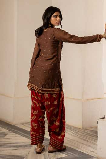 Shop_Nimbu Mirchi_Brown Chanderi Round Neck Sanaa Embroidered Kurta Set _at_Aza_Fashions