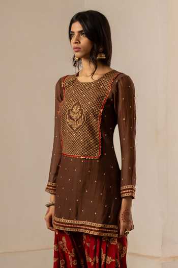 Buy_Nimbu Mirchi_Brown Chanderi Round Neck Sanaa Embroidered Kurta Set _Online_at_Aza_Fashions
