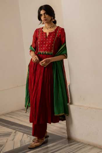 Nimbu Mirchi_Red Chanderi, Viscose, Silk Notched Neck Amani Embroidered Kurta Set _Online_at_Aza_Fashions