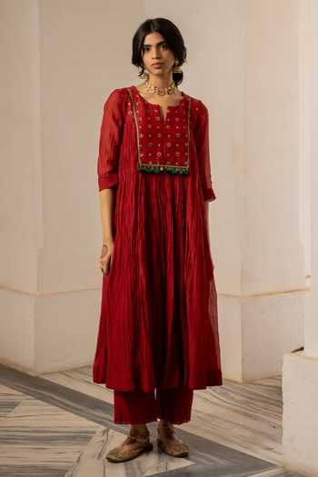 Nimbu Mirchi_Red Chanderi, Viscose, Silk Notched Neck Amani Embroidered Kurta Set _at_Aza_Fashions