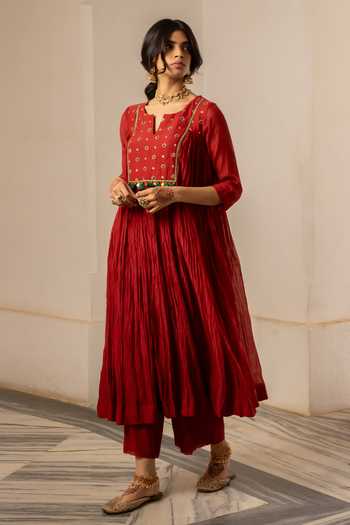 Buy_Nimbu Mirchi_Red Chanderi, Viscose, Silk Notched Neck Amani Embroidered Kurta Set 
