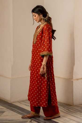 Nimbu Mirchi_Red Chanderi, Viscose, Silk V-neck Safina Embroidered Kurta Set _Online_at_Aza_Fashions