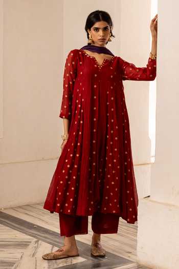 Buy_Nimbu Mirchi_Red Chanderi, Silk, Viscose V-neck Tara Embroidered Kurta Set _at_Aza_Fashions