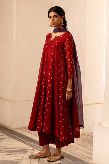 Buy_Nimbu Mirchi_Red Chanderi, Silk, Viscose V-neck Tara Embroidered Kurta Set _Online_at_Aza_Fashions